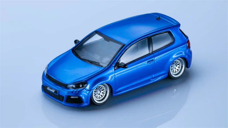 Maxwell 1:64 GOLF RMK6 Pearl / Blue Diecast Model Car