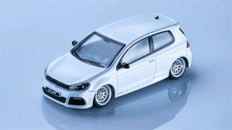 Maxwell 1:64 GOLF RMK6 Pearl / Blue Diecast Model Car