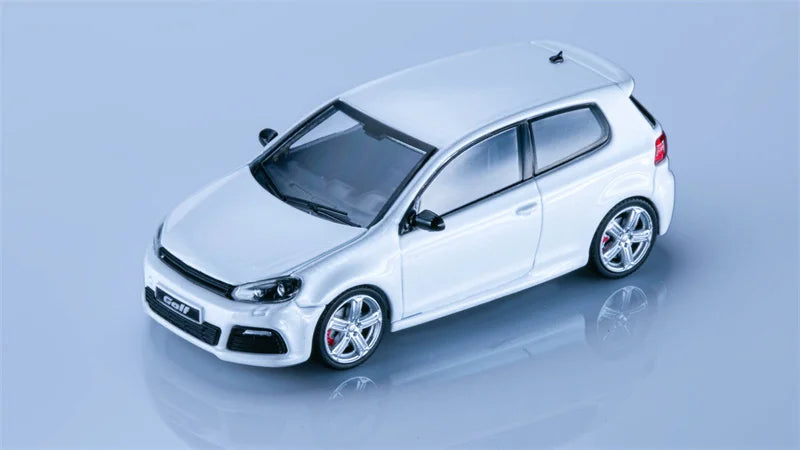 Maxwell 1:64 GOLF RMK6 Pearl / Blue Diecast Model Car