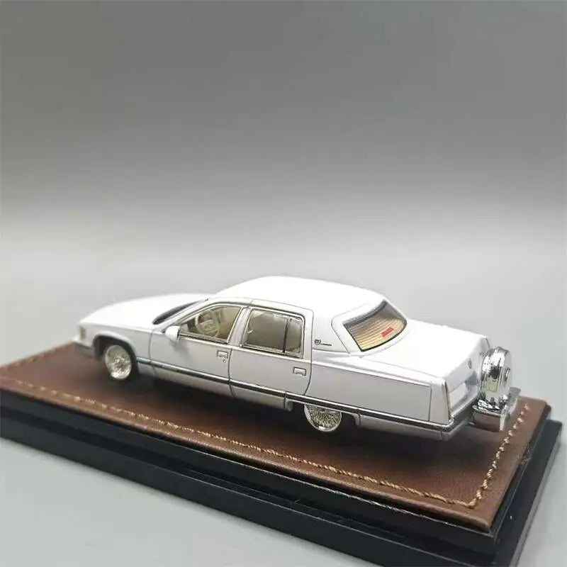 GOC 1:64 Fleetwood Brougham with lowrider parts Pearl White limited299 Diecast Model Car