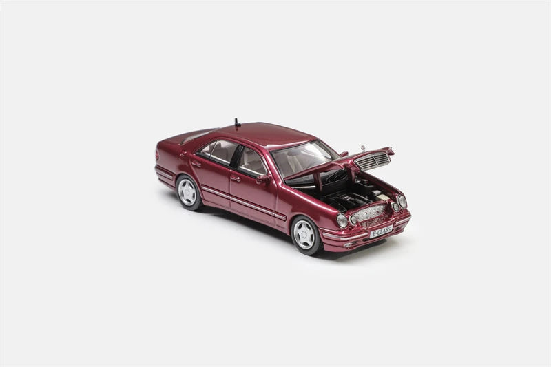 Maxwell 1:64 E320 W210 Diecast Model Car