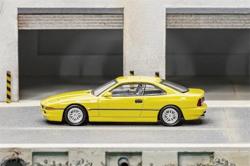 Shadow 1:64 850Csi LHD Diecast Model Car