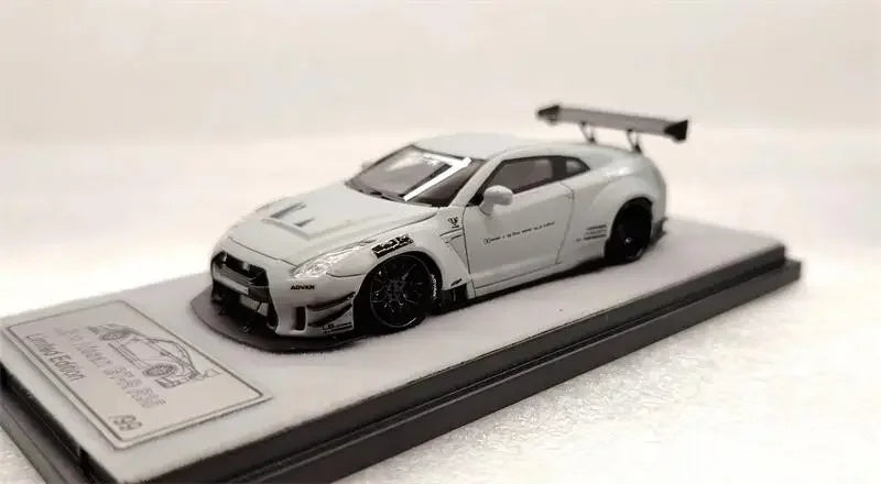 Qidian Model 1:64 GT-R R35 LB Limited999 Resin Model Car