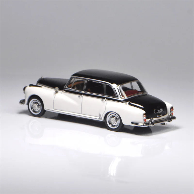 GFCC 1:64 300D Museum Black Silver / White Diecast Model Car