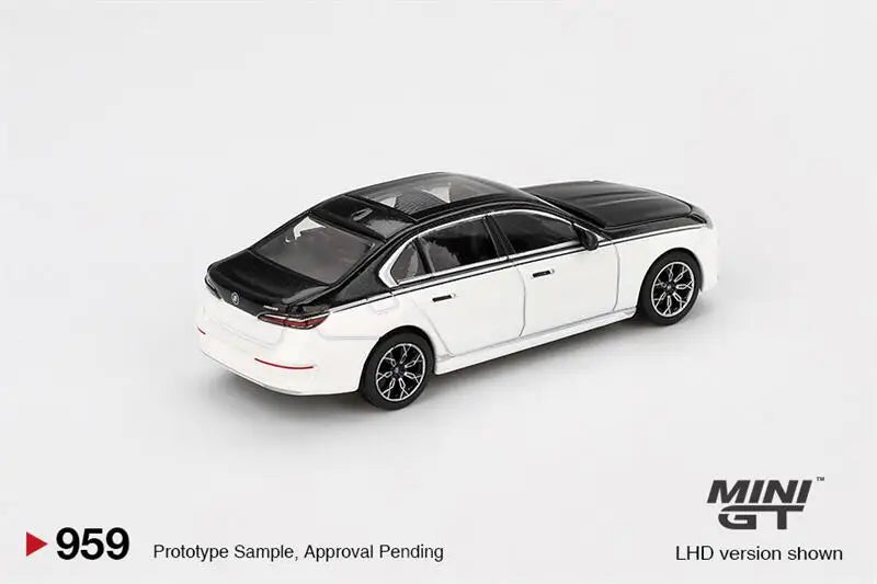 MINI GT 1:64 i7 xDrive60 Alpine White / Black Sapphire Diecast Model Car
