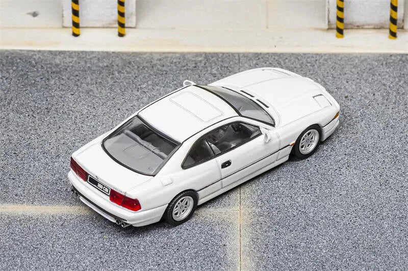 Shadow 1:64 850Csi LHD Diecast Model Car