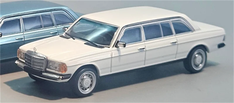 GOC x JiYi 1:64 V123 long-wheelbase (LWB) Version Diecast Model Car