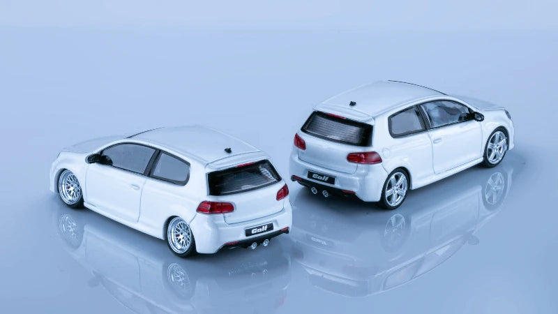 Maxwell 1:64 GOLF RMK6 Pearl / Blue Diecast Model Car