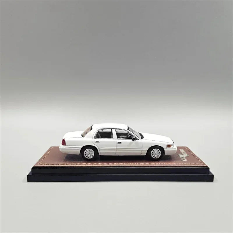 GOC 1:64 CROWN VICTORIA Street package limited799 Diecast Model Car