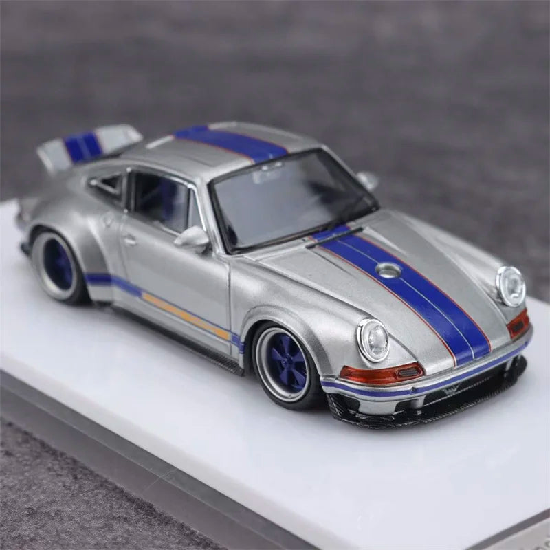 Zincit-Model 1:64 964 Singer DLS COUPE Silver Model Car