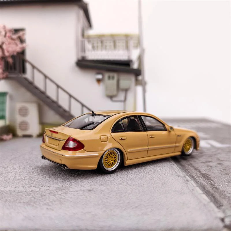 MK MODEL 1:64 MB E63 Lowride Desert yellow Diecast Model Car