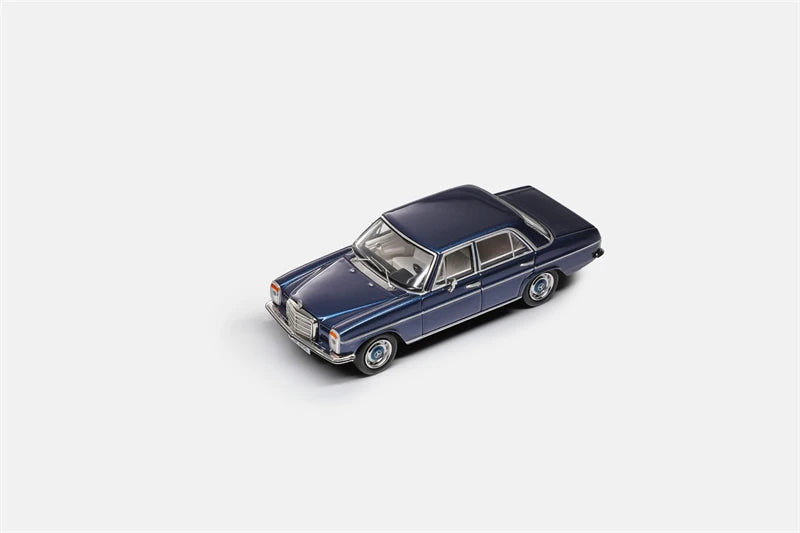 Maxwell 1:64 MB200 W114 Diecast Model Car