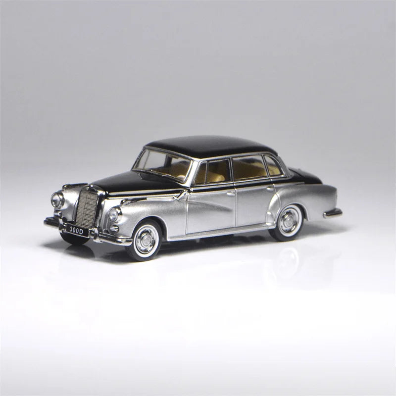 GFCC 1:64 300D Museum Black Silver / White Diecast Model Car
