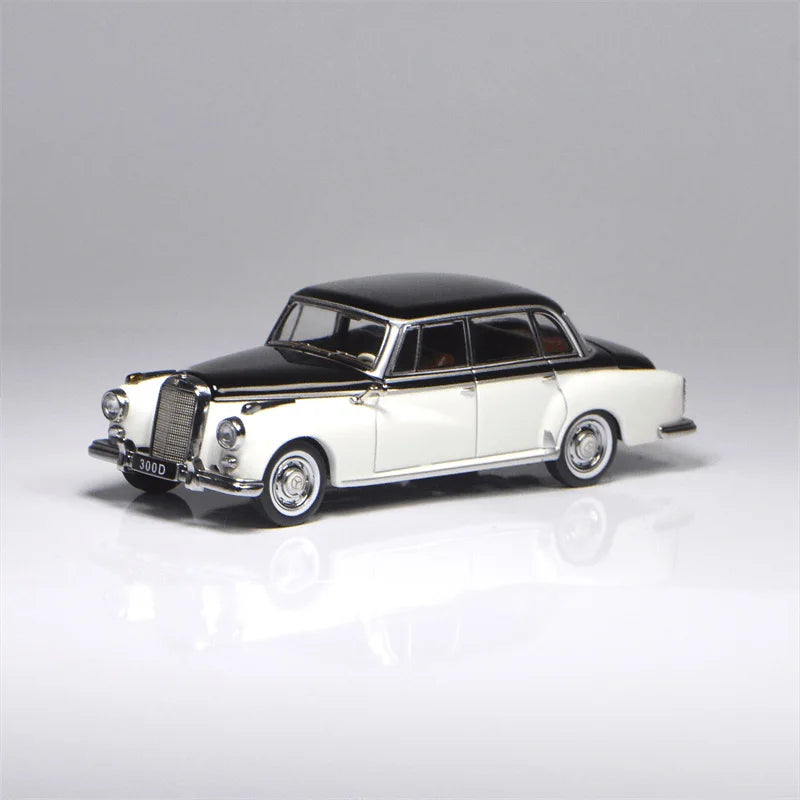 GFCC 1:64 300D Museum Black Silver / White Diecast Model Car
