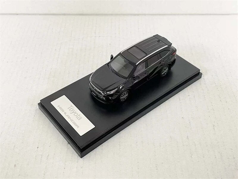 LCD 1:64 HighLander  Model Car