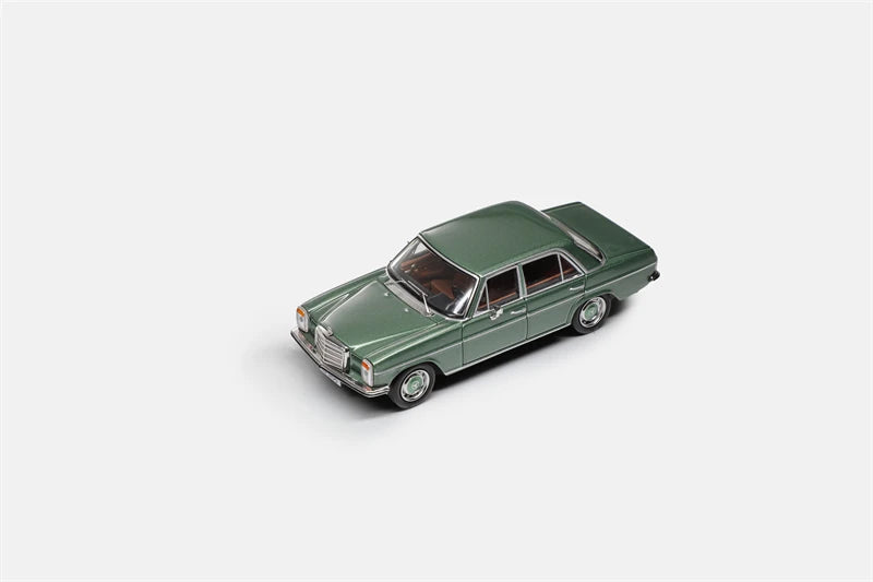 Maxwell 1:64 MB200 W114 Diecast Model Car