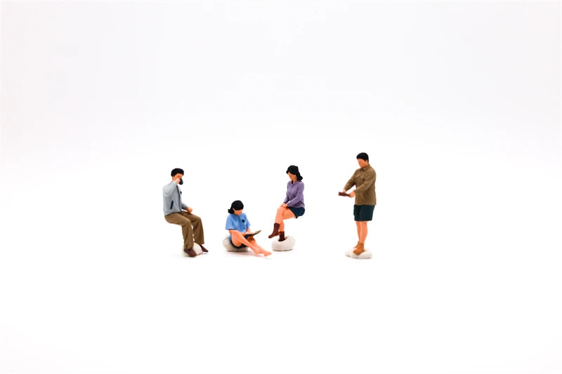 Xcartoys 1:64 RV Life Miniature figure set