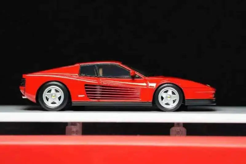 DMH 1:64 Testarossa Resin Model Car