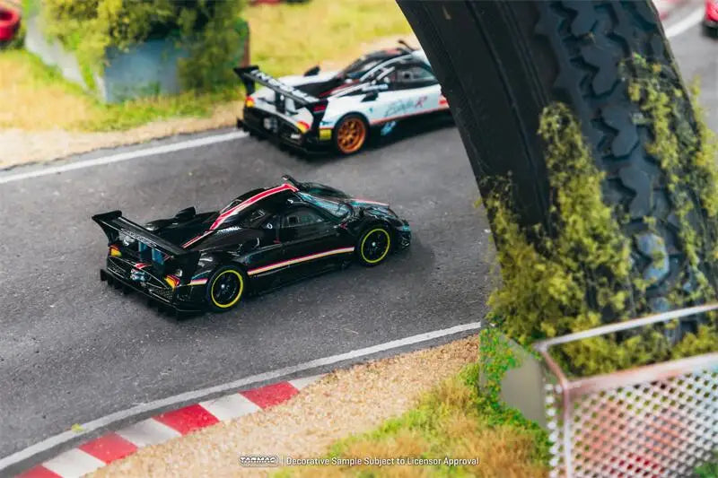 Tarmac Works 1:64 Pagani Zonda Revolución Nero Oro Black Diecast Model Car