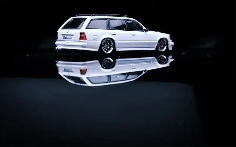 Mortal 1:64 MB S124 / Lowride with BBS wheels Diecast Model Car