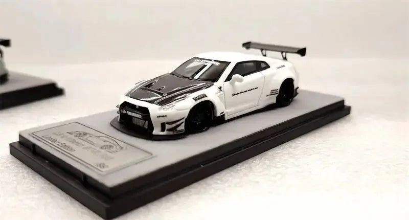 Qidian Model 1:64 GT-R R35 LB Limited999 Resin Model Car