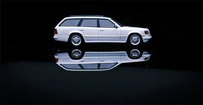 Mortal 1:64 MB S124 / Lowride with BBS wheels Diecast Model Car