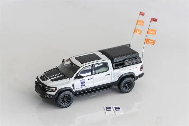 GCD 1:64 Ram Mammoth 1000 Alxa Off-Road Special White Die-Cast Car Model Miniature Gifts